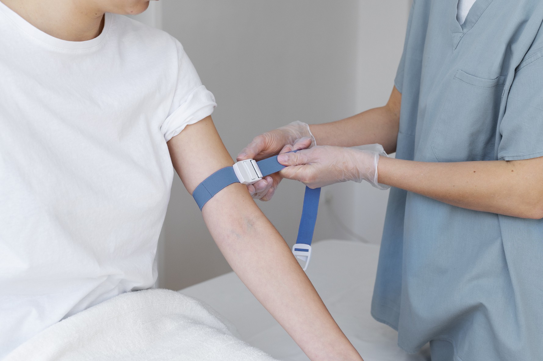 การเตรียมแขนผู้ป่วยที่ยังไม่มีเส้นฟอกไตถาวร